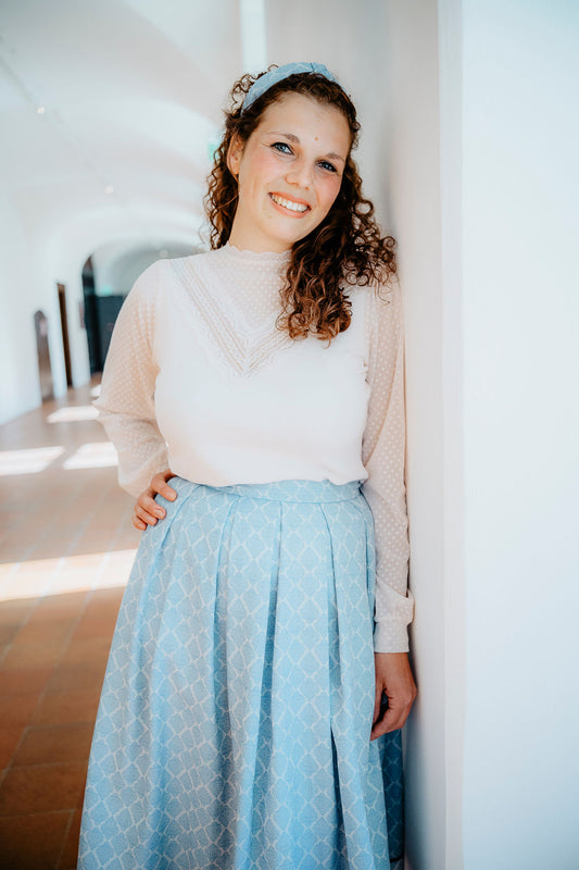 Trachtenoutfit modern hellblau