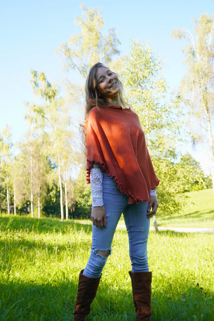 Stylischer Trachtenponcho von Dirndlstüberl